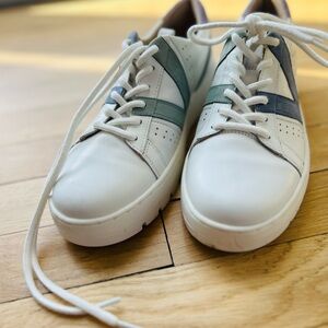 Vionic “Simasa”White Sneakers w/Light Green and Lavender-Blue Accents NEVER WORN